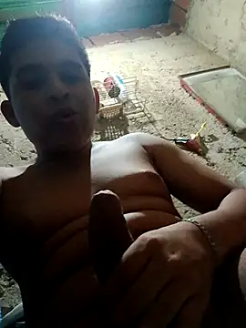 alee28728 online show from April 13, 2026, 4:27 am