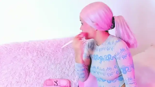 estrellaO O online show from April 9, 2026, 12:01 am