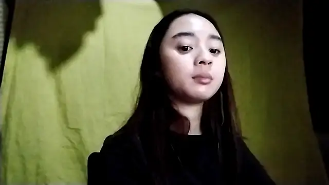 LenoraLacassagne online show from April 19, 2026, 6:10 pm