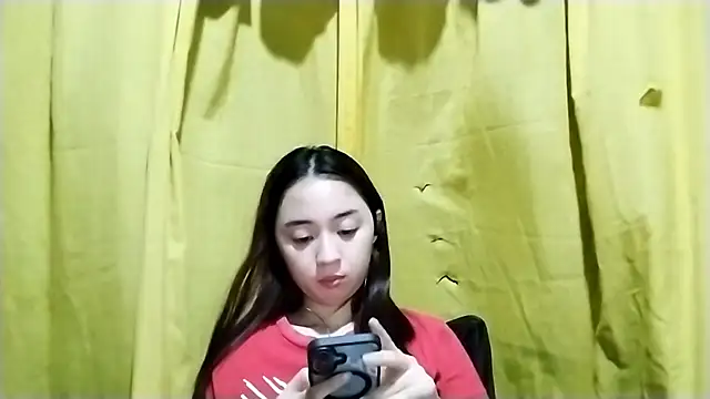 LenoraLacassagne online show from April 11, 2026, 5:27 pm