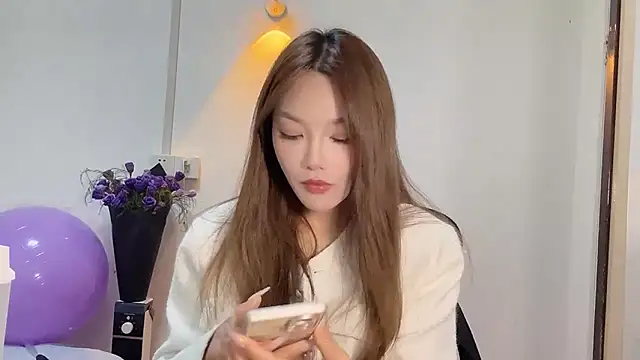 leilei998 online show from April 12, 2026, 8:39 am