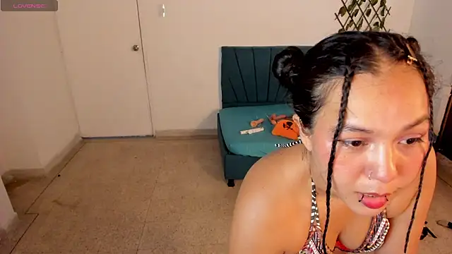 LisaTepes online show from April 16, 2026, 9:39 pm