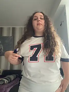 Snapshot of CurlyMaddie chatting on July 19, 2026, 10:01 am CurlyMaddie online show from July 19, 2026, 10:01 am
