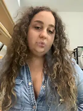 Snapshot of CurlyMaddie chatting on July 15, 2026, 9:05 am CurlyMaddie online show from July 15, 2026, 9:05 am