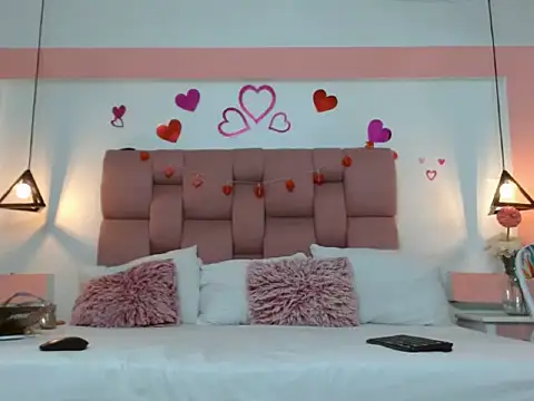 Keilafoxx18 online show from April 17, 2026, 3:04 pm