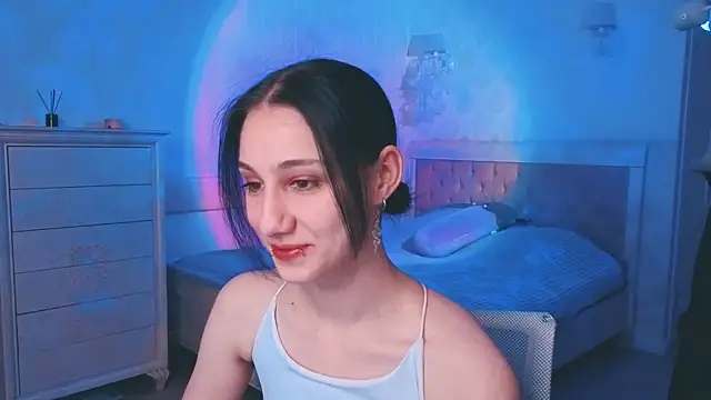 MilaVey online show from April 17, 2026, 7:49 pm