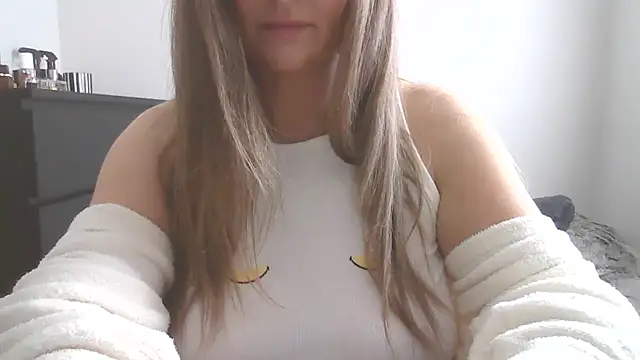 Goddess-GraceX online show from April 17, 2026, 2:09 pm