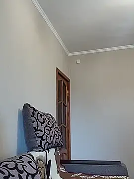 HelgaDennis online show from April 6, 2026, 4:46 am