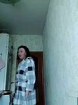 HelgaDennis online show from April 14, 2026, 4:06 am