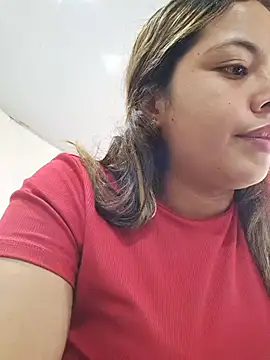 Snapshot of Yelii_ chatting on May 25, 2026, 6:28 pm Yelii online show from May 25, 2026, 6:28 pm