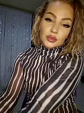 AngelGlowx online show from April 17, 2026, 9:06 pm