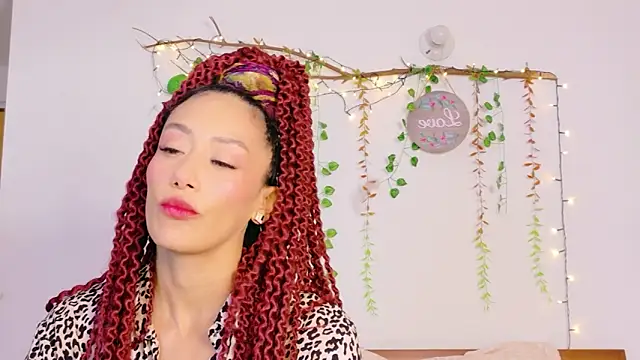 Ajua  Uva online show from April 3, 2026, 11:44 pm