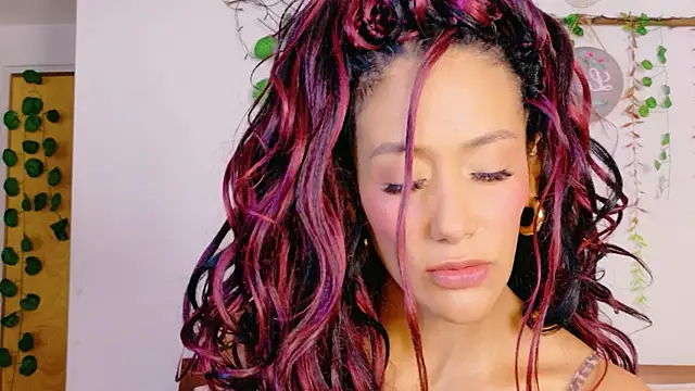 Ajua  Uva online show from April 10, 2026, 11:45 pm