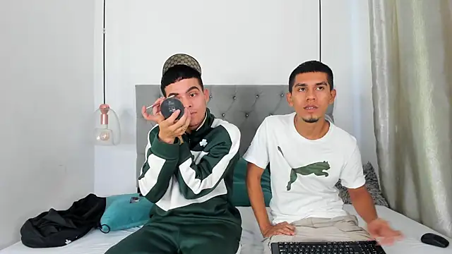 your d0ll1 online show from April 2, 2026, 1:18 pm