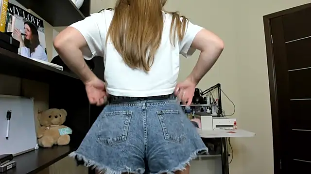 Snapshot of OhMyAlice chatting on June 18, 2026, 8:58 pm OhMyAlice online show from June 18, 2026, 8:58 pm