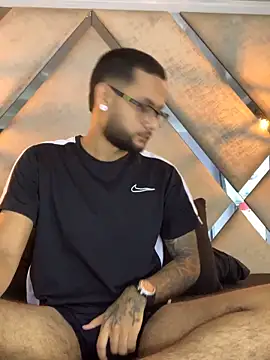 KyleJoss30 online show from April 2, 2026, 9:43 pm