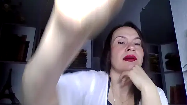 Selena Moo online show from March 26, 2026, 5:28 am