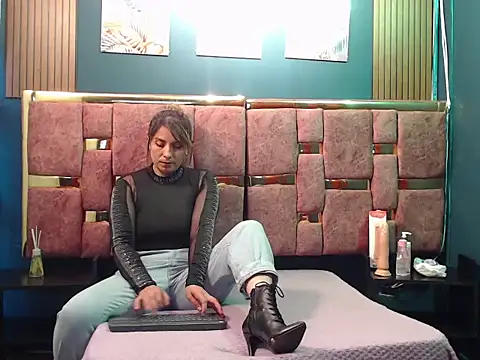 HELLEN MARK online show from April 2, 2026, 11:28 am