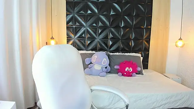 Rapthalia  online show from April 17, 2026, 5:10 am