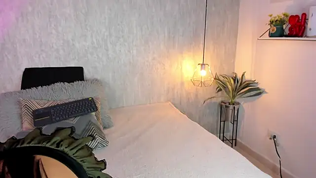 Agatha Zc  online show from April 10, 2026, 12:01 pm