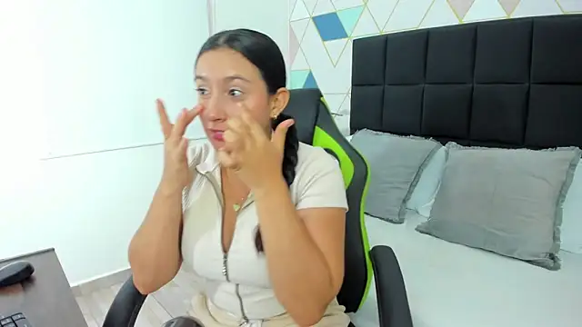 kira relish online show from April 5, 2026, 11:17 am