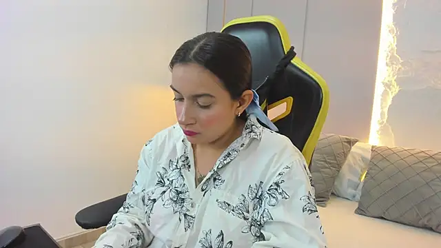 kira relish online show from April 6, 2026, 11:33 am