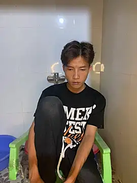 Nguyencuong1999 online show from June 1, 2026, 1:22 pm