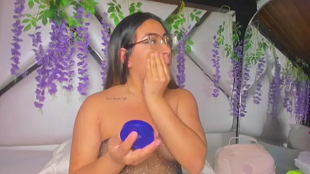 Freyaa Millerr online show from April 19, 2026, 3:51 am