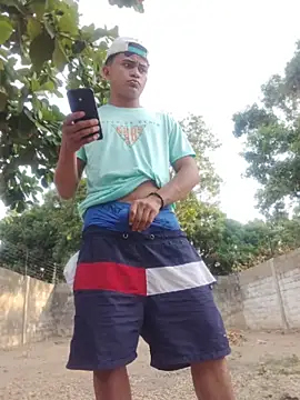 HOTRAINYGOLDEN online show from March 24, 2026, 11:32 am