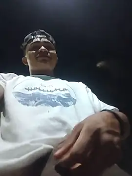 HOTRAINYGOLDEN online show from April 1, 2026, 2:24 am