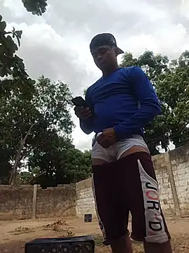 HOTRAINYGOLDEN online show from April 4, 2026, 6:25 pm