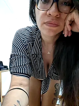 Gia-and-Lara online show from March 26, 2026, 3:05 am