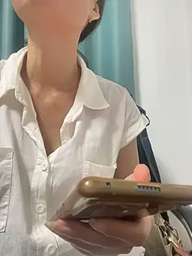 lilysister66 online show from July 17, 2026, 5:43 pm