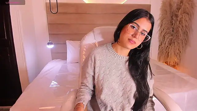 KeilyBennett online show from April 18, 2026, 12:02 am