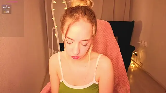 ShadowSparkle online show from March 31, 2026, 8:33 pm