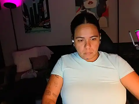 HannaJonns online show from June 17, 2026, 5:51 am