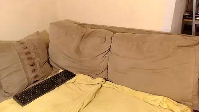 Prettiestheavenly online show from April 7, 2026, 4:53 pm