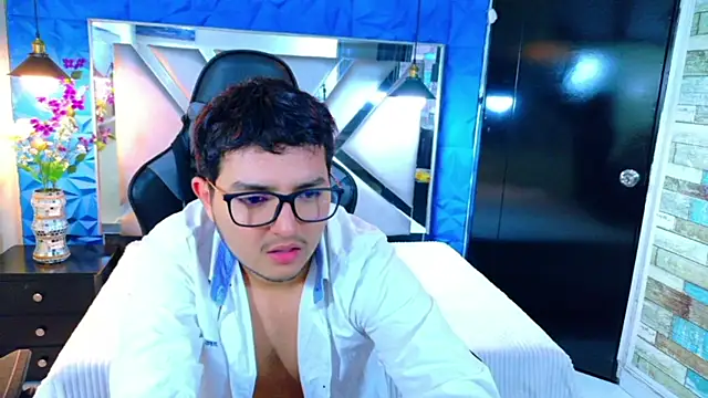 Oliver Jamees online show from April 1, 2026, 11:55 am