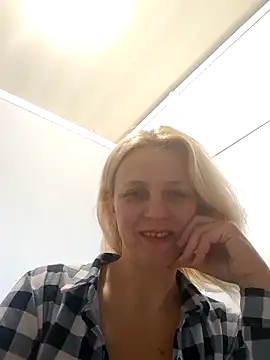 MiaLove183 online show from April 14, 2026, 8:19 am