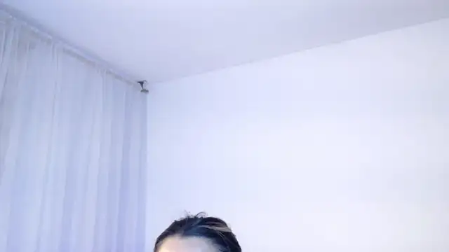 KylieVennet online show from April 12, 2026, 4:27 am