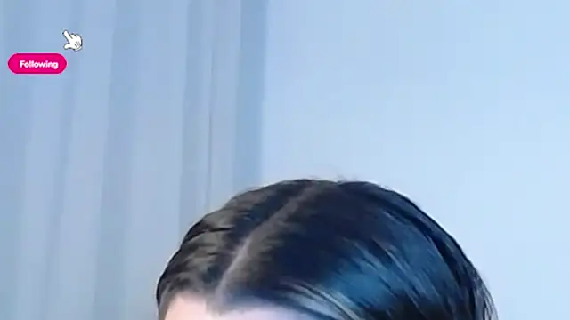 KylieVennet online show from March 28, 2026, 4:13 am