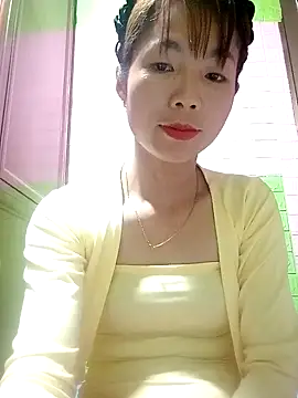 AmyLinee01 online show from April 12, 2026, 9:23 am