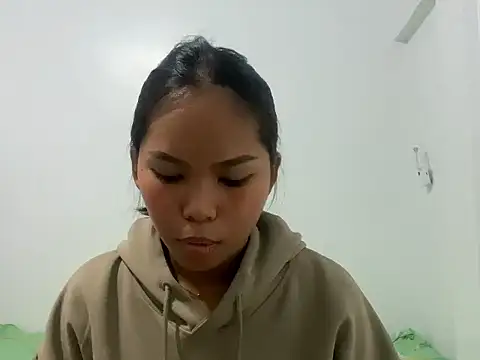 CorrinaThach online show from April 15, 2026, 3:27 pm