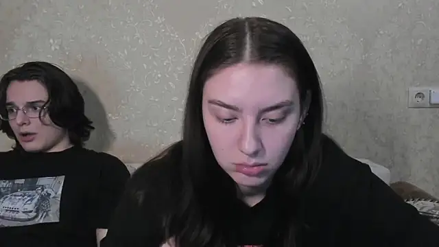 muuur love231 online show from April 5, 2026, 7:42 pm