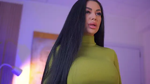 LatinaMorene online show from April 1, 2026, 6:27 pm