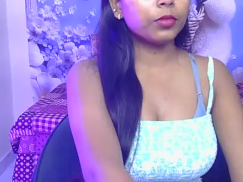 hoty-pinka online show from April 7, 2026, 3:14 pm