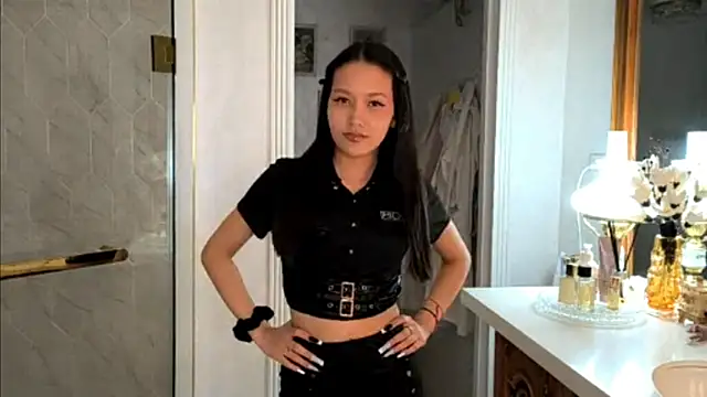 ayanovae online show from April 16, 2026, 2:29 pm