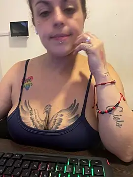 Snapshot of MiaHotboobs chatting on July 16, 2026, 3:58 am MiaHotboobs online show from July 16, 2026, 3:58 am