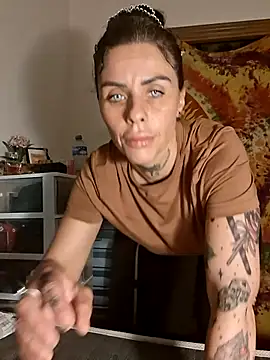 chiquitilla41 online show from April 19, 2026, 6:32 pm