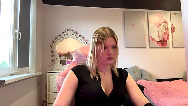 Snapshot of SweettAnny chatting on June 19, 2026, 2:23 pm SweettAnny online show from June 19, 2026, 2:23 pm